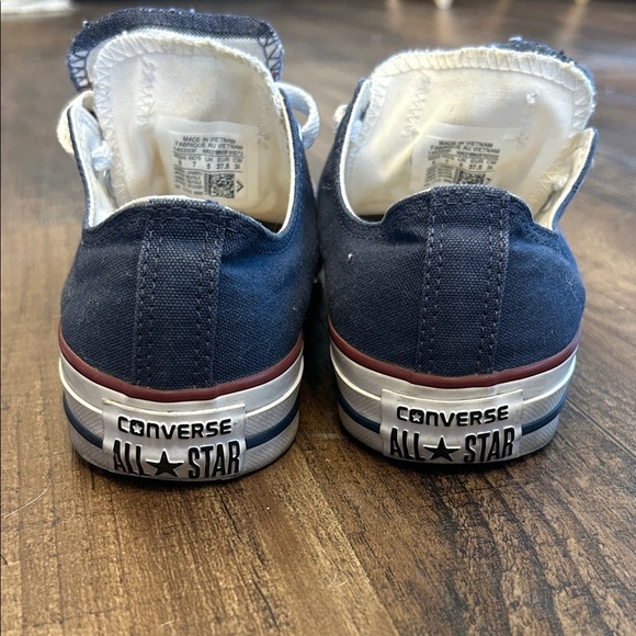 Woman’s/men’s Converse Dark Blue and White Sneakers - Picture 4 of 11